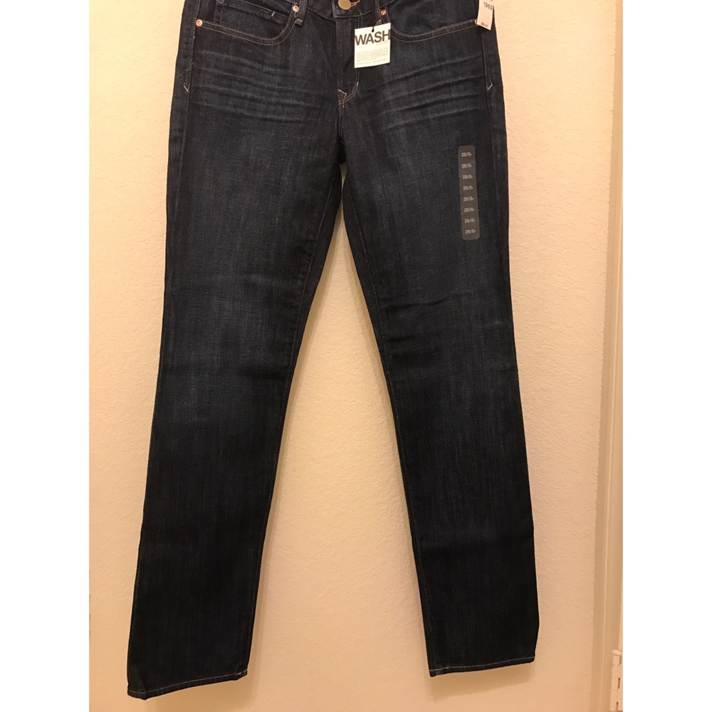 NWT women’s Gap Jeans size 28/6R